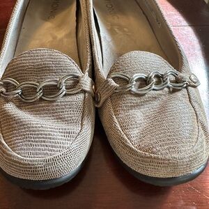 Vionic Alda Textured Brown Loafers with Silver Chain